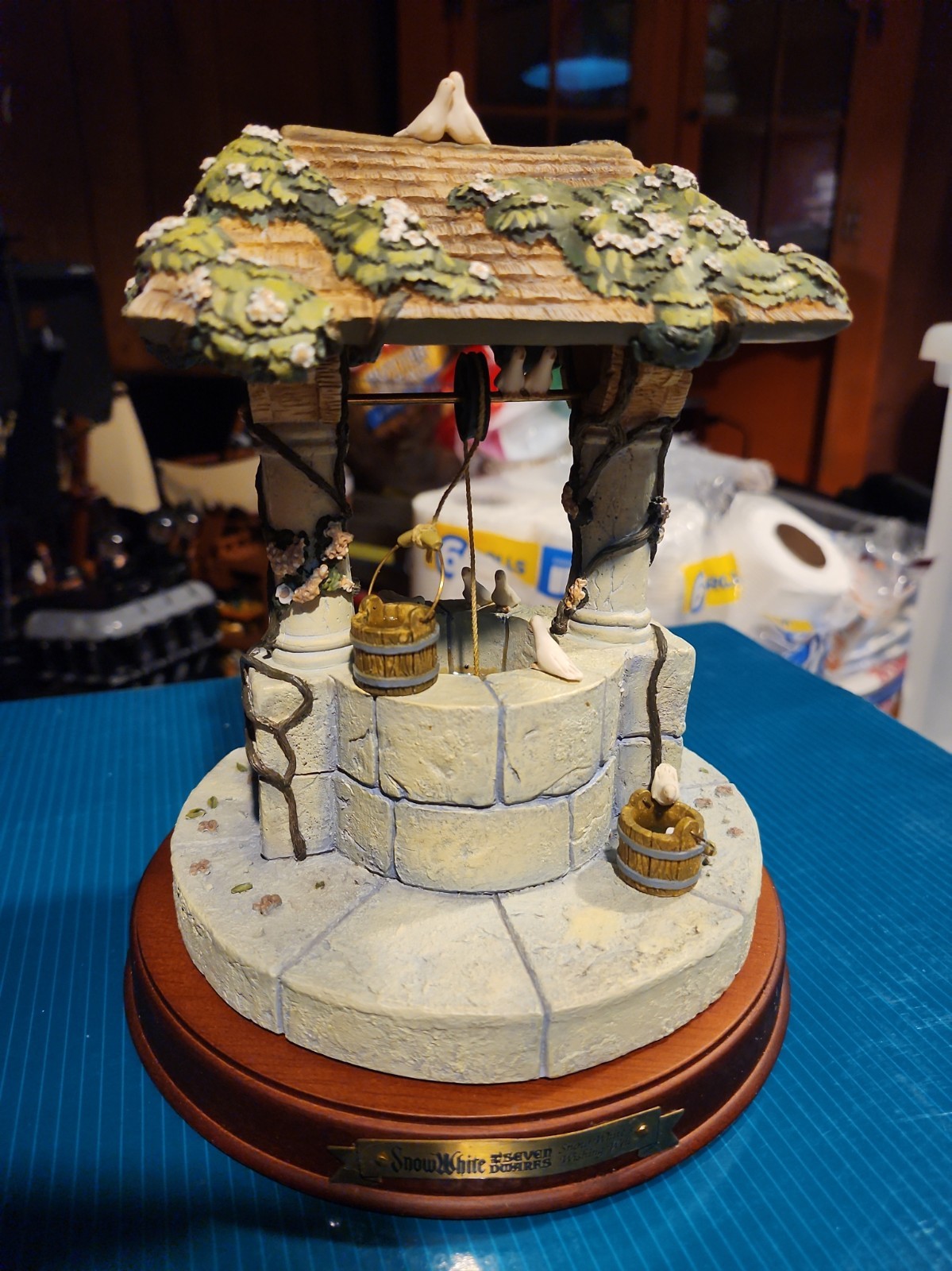 Disney WDCC Snow White Wishing Well 60th Anniversary in Box COA D57 PA Disney WDCC Snow White Wishing Well 60th Anniversary in Box COA D57 PA