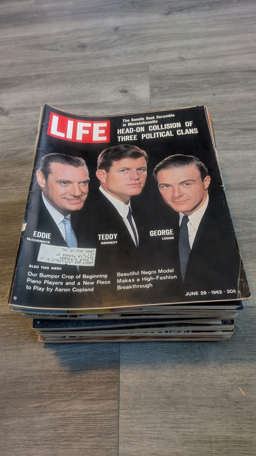 **LIFE MAGAZINE LOT 1962  (34 ISSUES) SUPERB CONDITION MUST SEE RARE**