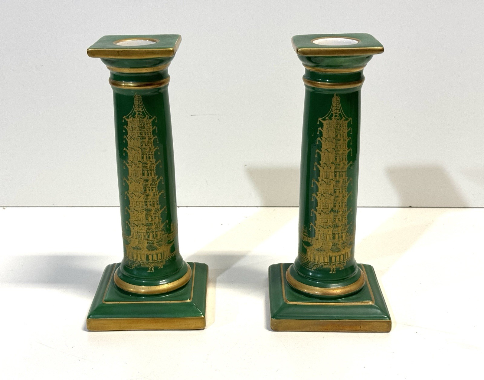 Vintage Mottahedeh Italy Green Chinoiserie Porcelain Candle Holders Candlesticks Vintage Mottahedeh Italy Green Chinoiserie Porcelain Candle Holders Candlesticks