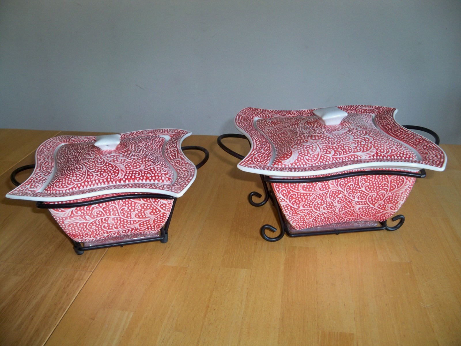 2 TEMPTATIONS Ovenware -- Red White BEAD Square -- 1.3 & 2 Qt -- Both Complete 2 TEMPTATIONS Ovenware -- Red White BEAD Square -- 1.3 & 2 Qt -- Both Complete