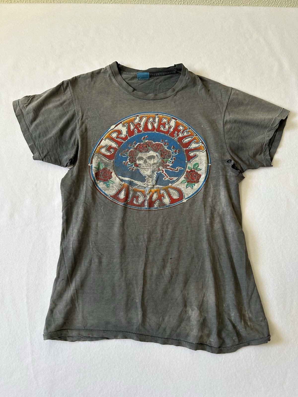 Grateful Dead 1980s Bertha European Screen Stars Tag Size M faded and thrashed Grateful Dead 1980s Bertha European Screen Stars Tag Size M faded and thrashed