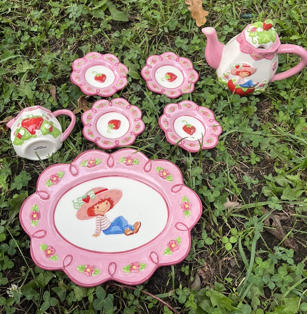 Vintage Strawberry Shortcake 8 Piece Ceramic Tea Set Glossy Pink/White