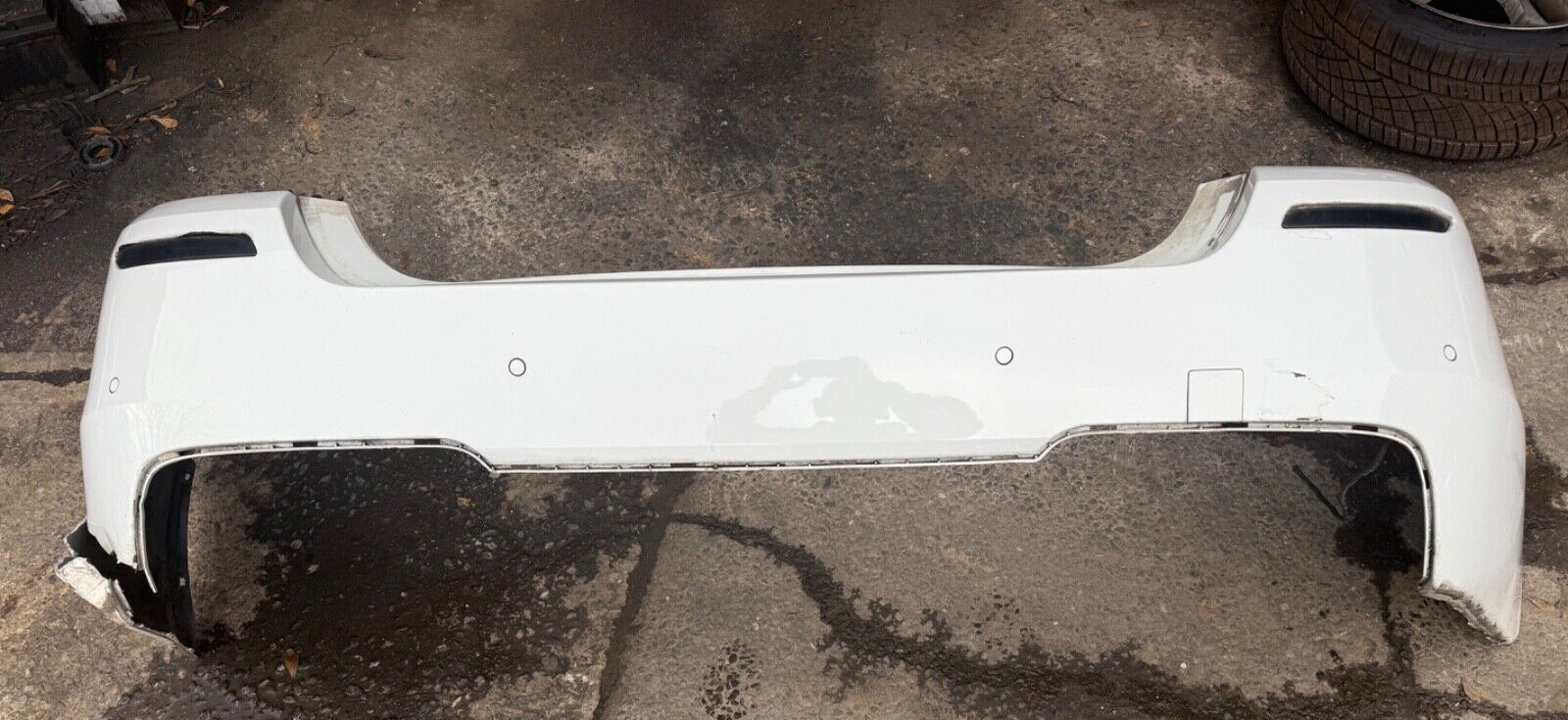 11-16 BMW F10 M-SPORT REAR BUMPER COVER W/ PDC SENSORS *Damaged / No Shipping 11-16 BMW F10 M-SPORT REAR BUMPER COVER W/ PDC SENSORS *Damaged / No Shipping
