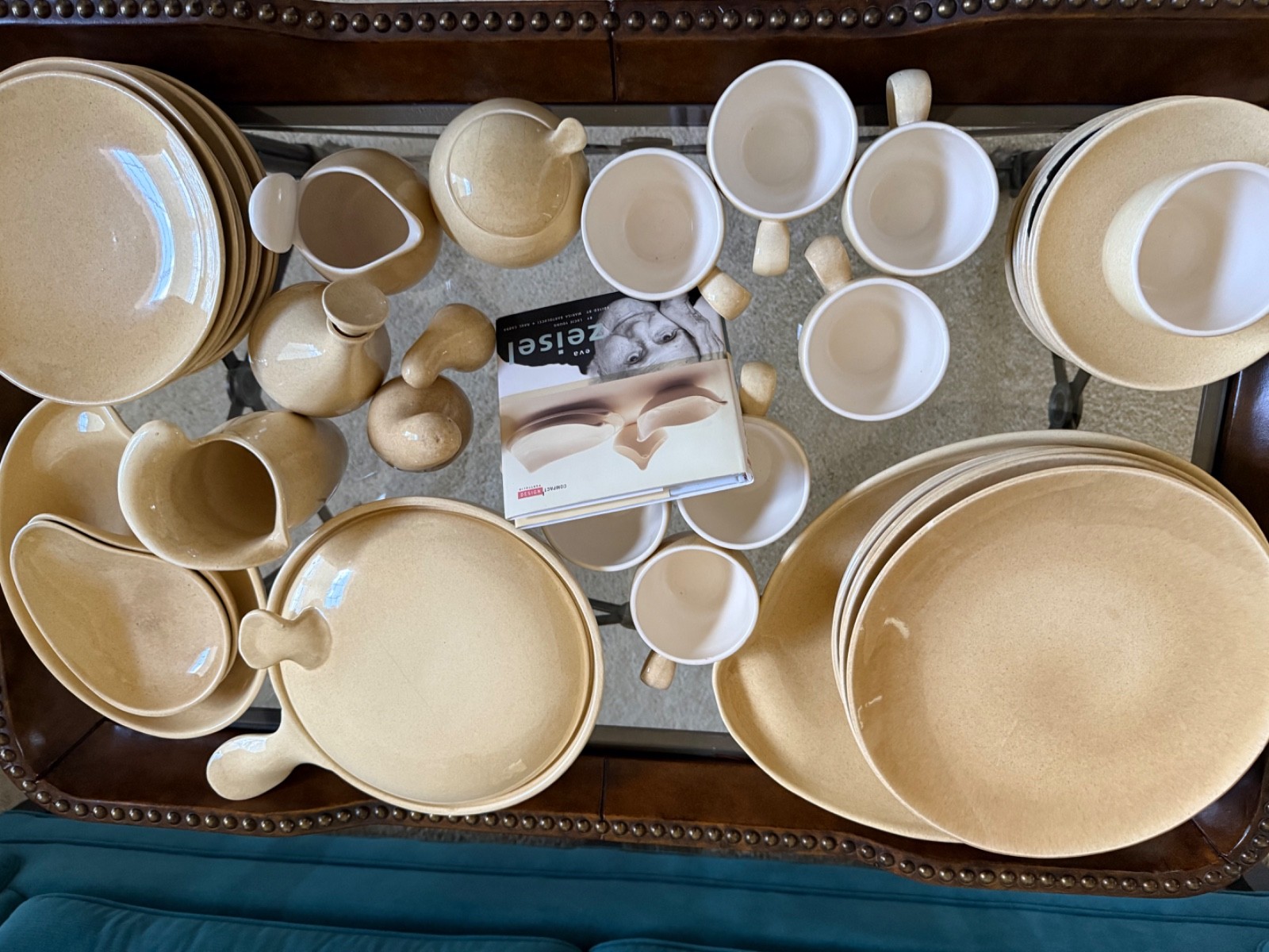 Vintage Red Wing Town and Country beige Eva Zeisel 42 piece set (1940's)