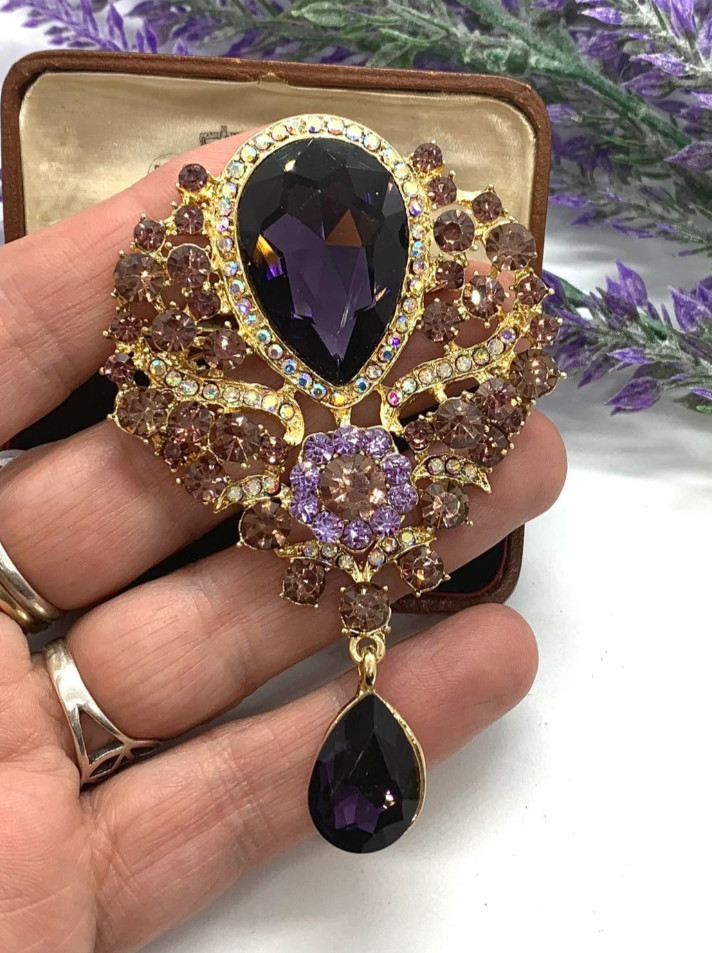 Lovely Large Purple Victoriana Vintage Style Rhinestone Floral Drop Brooch Lovely Large Purple Victoriana Vintage Style Rhinestone Floral Drop Brooch