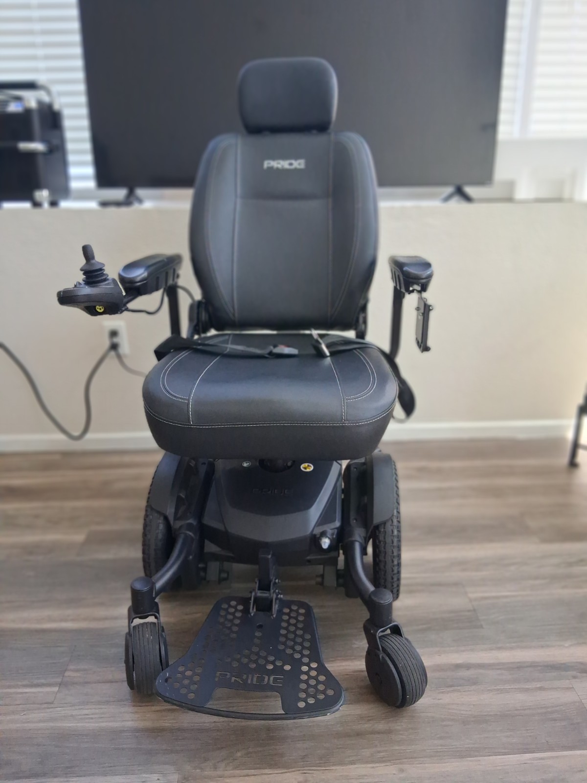 Pride Mobility Jazzy EVO 613 Li Power Wheelchair 4-Wheel Joystick Black 300lb Pride Mobility Jazzy EVO 613 Li Power Wheelchair 4-Wheel Joystick Black 300lb