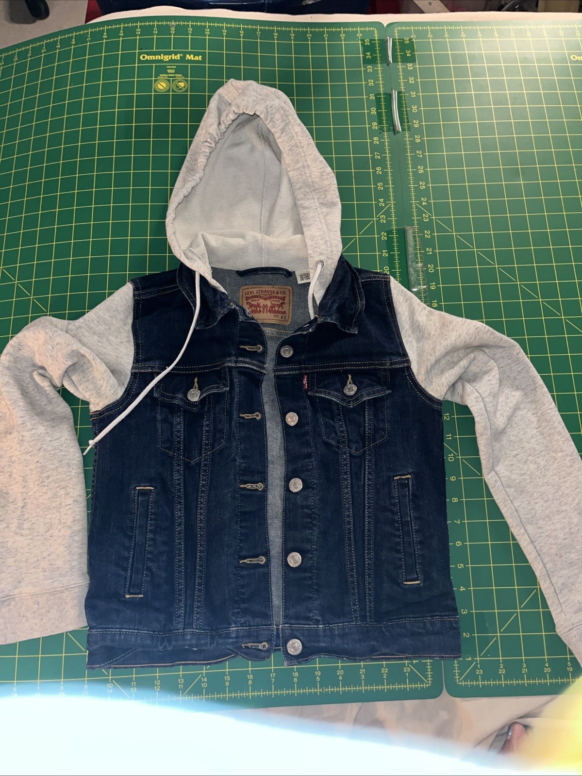 Levi’s Womens Hybrid Denim Trucker Jacket Hoodie Size XS Levi’s Womens Hybrid Denim Trucker Jacket Hoodie Size XS