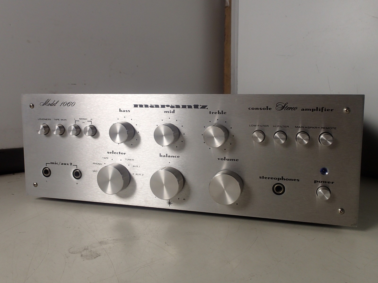 Marantz Model 1060 Console Stereo Receiver