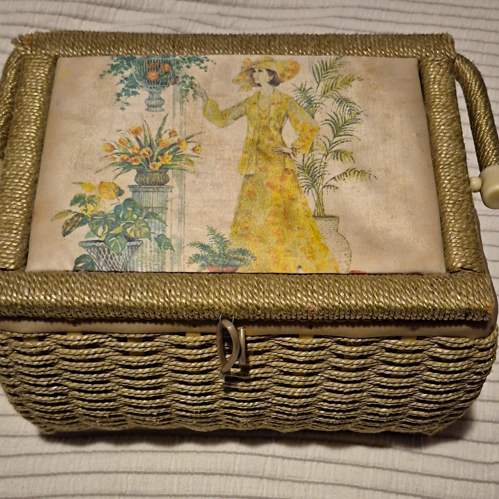 Vintage 1960s/1970s Woven Wicker Sewing Basket/retro Singer Or Azar Style Vintage 1960s/1970s Woven Wicker Sewing Basket/retro Singer Or Azar Style