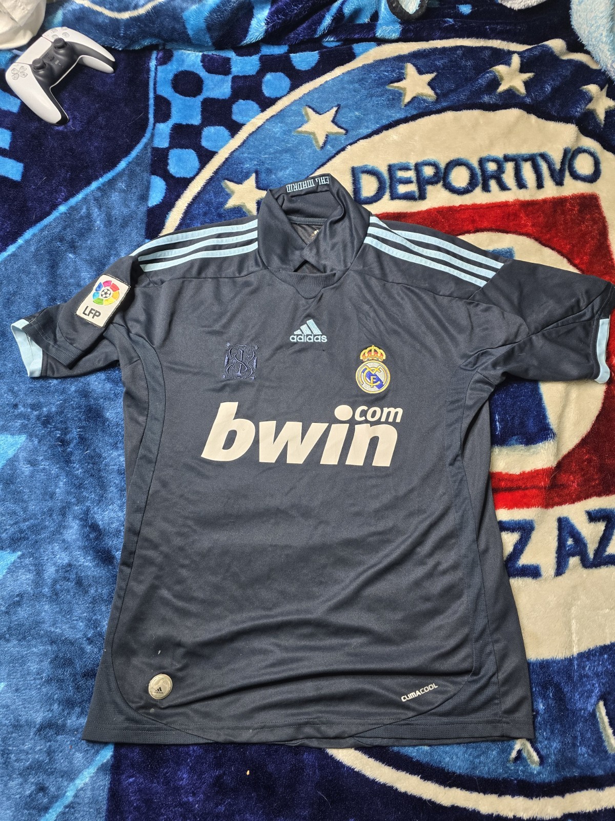 Real Madrid 2009/2010 Adidas Away Soccer Jersey size S Cristiano Ronaldo #9 Real Madrid 2009/2010 Adidas Away Soccer Jersey size S Cristiano Ronaldo #9