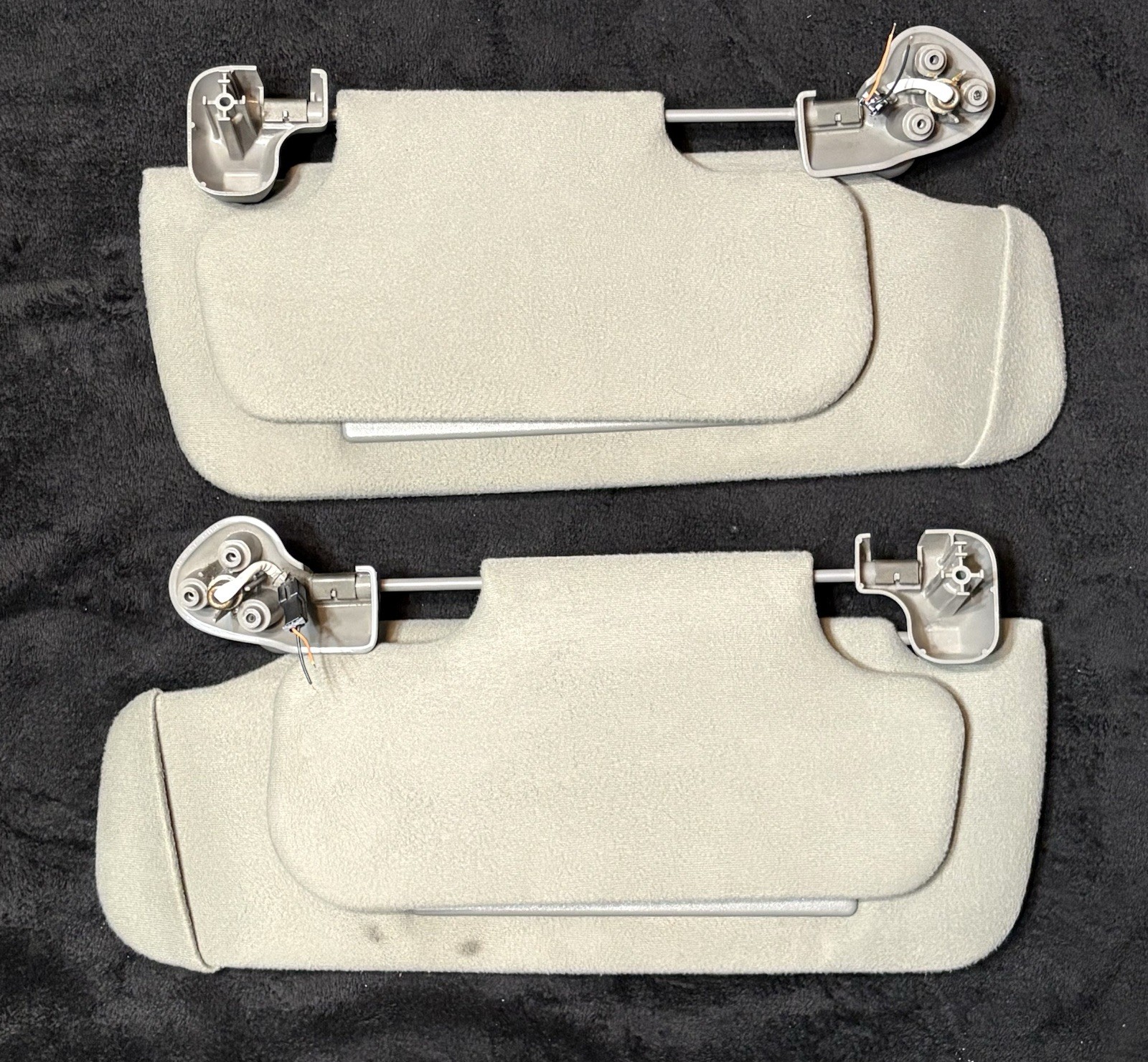 00-06 Escalade Sun Visors Driver/Passenger Gray Sunvisor Set