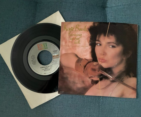 Kate Bush - Running Up That Hill US 7” Vinyl 45 Nice VG+ - Under the Ivy Kate Bush - Running Up That Hill US 7” Vinyl 45 Nice VG+ - Under the Ivy