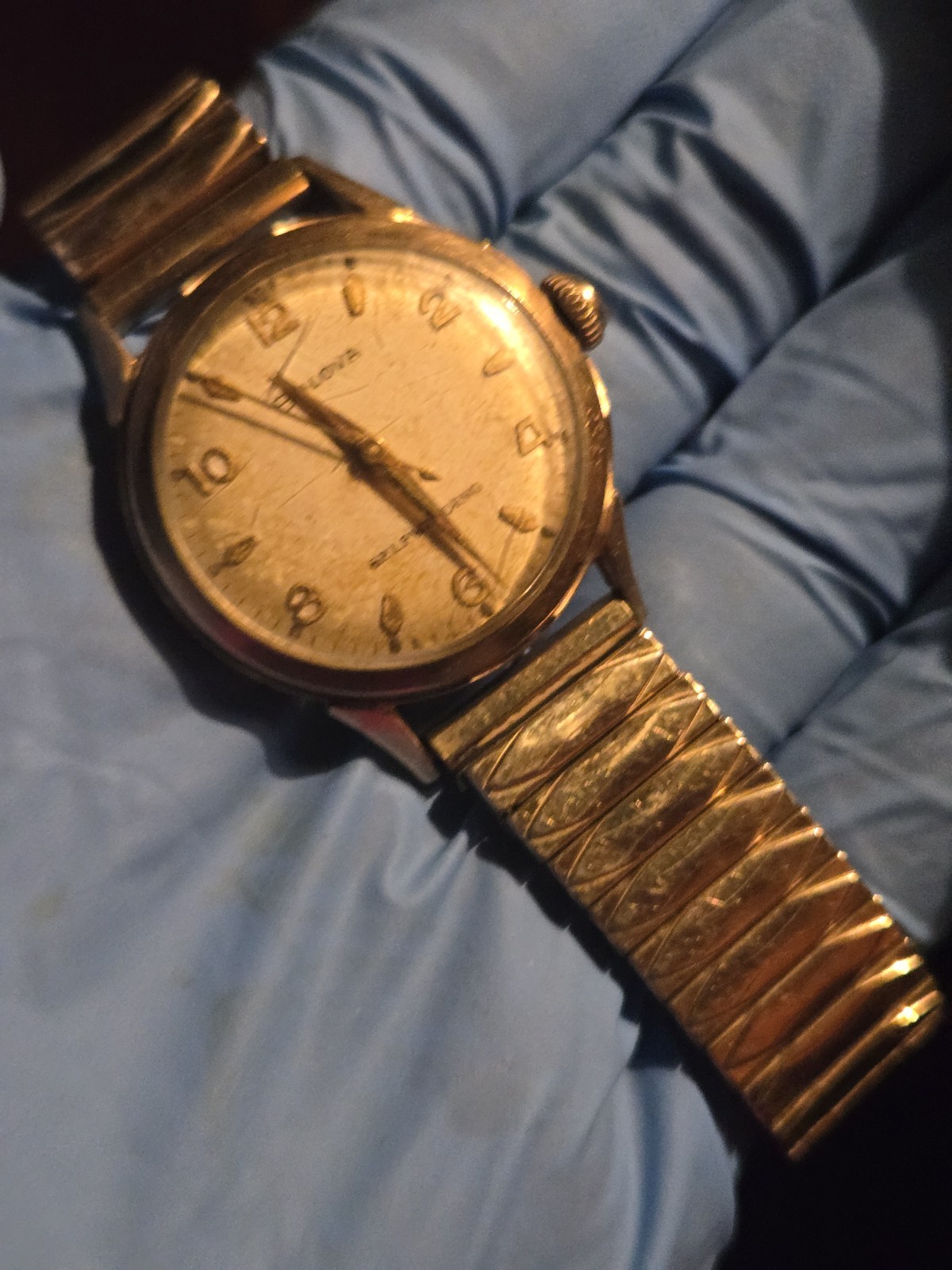 Vintage Bulova 10k Rolled Gold Plated Self Winding Watch- Running Vintage Bulova 10k Rolled Gold Plated Self Winding Watch- Running