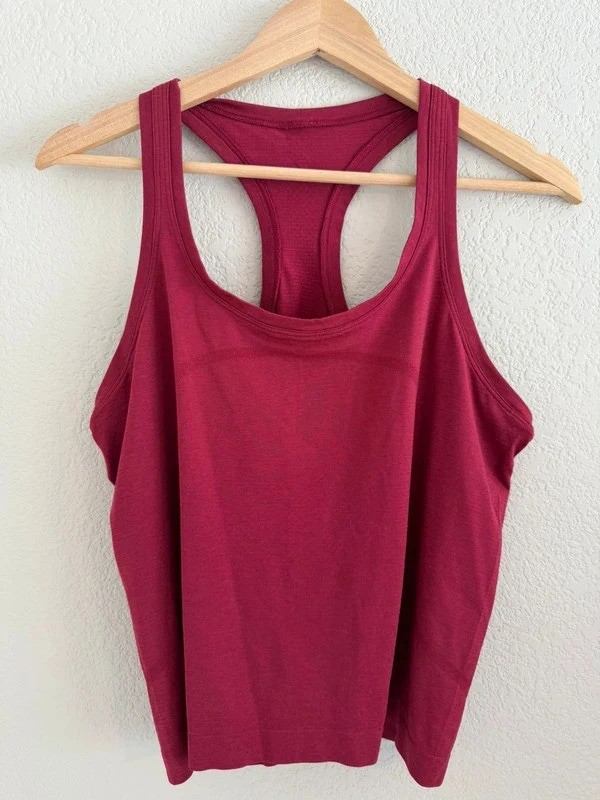 Lululemon Women\'s Racerback Tank Top - Burgundy Lululemon Women\'s Racerback Tank Top - Burgundy