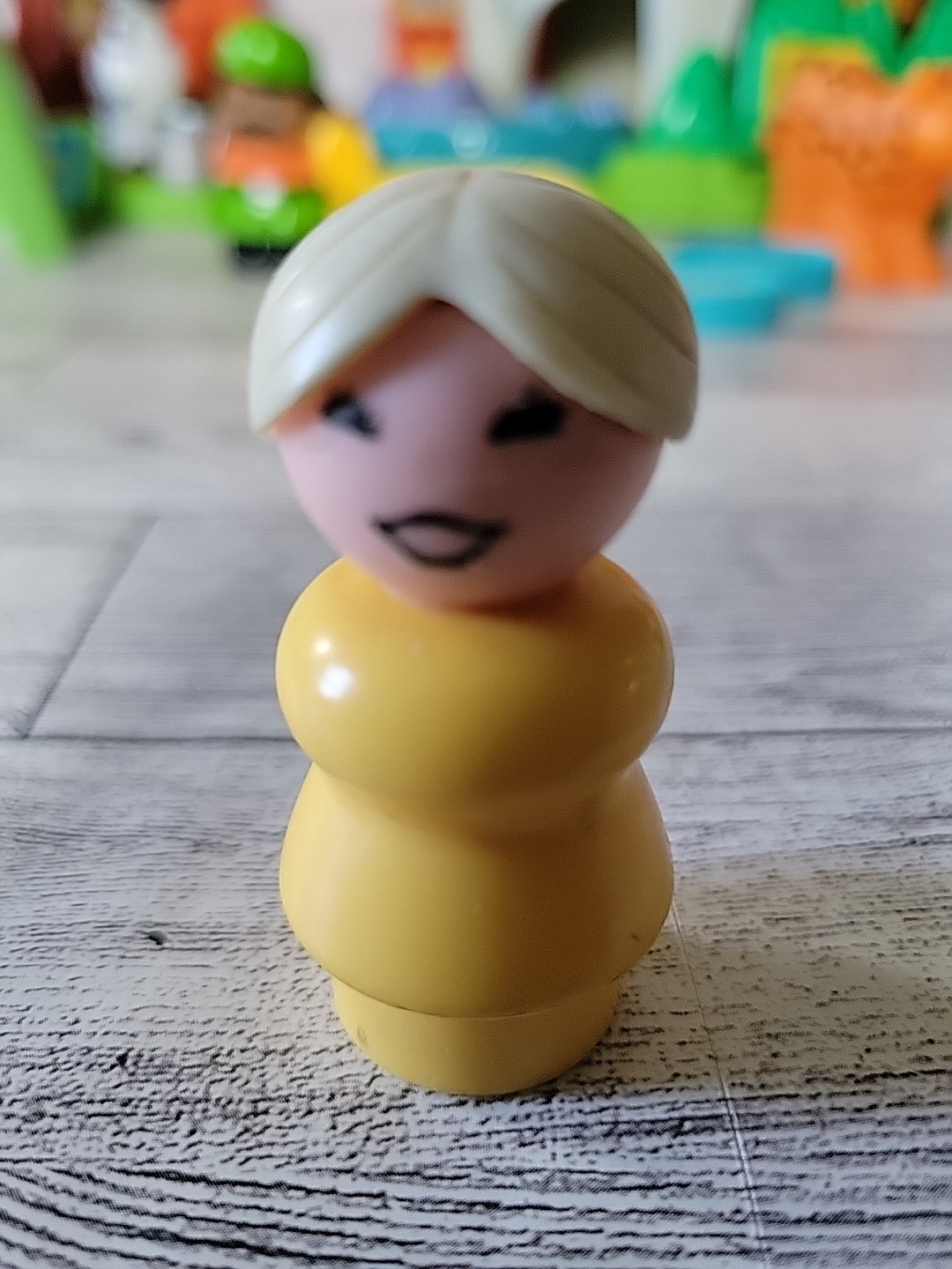 Vtg Fisher Price little people yellow woman mom grandma white hair Dollhouse Vtg Fisher Price little people yellow woman mom grandma white hair Dollhouse
