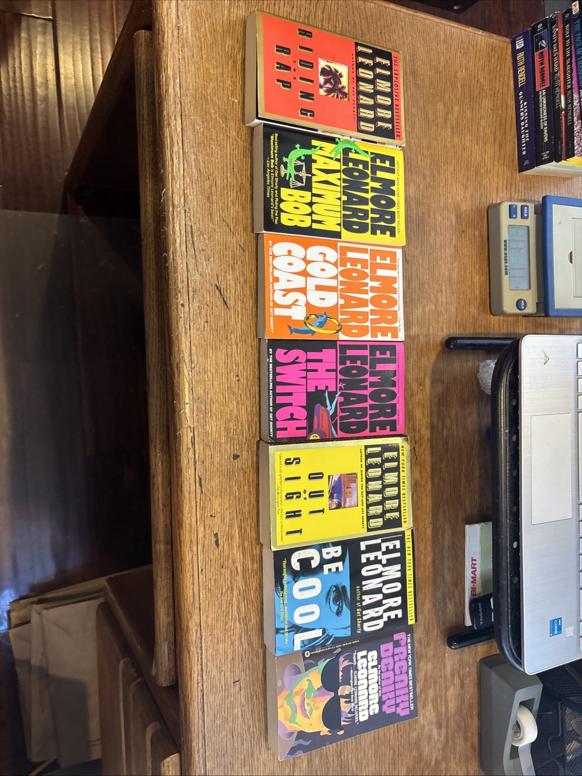 7 ELMORE LEONARD vintage paperback novels 7 ELMORE LEONARD vintage paperback novels