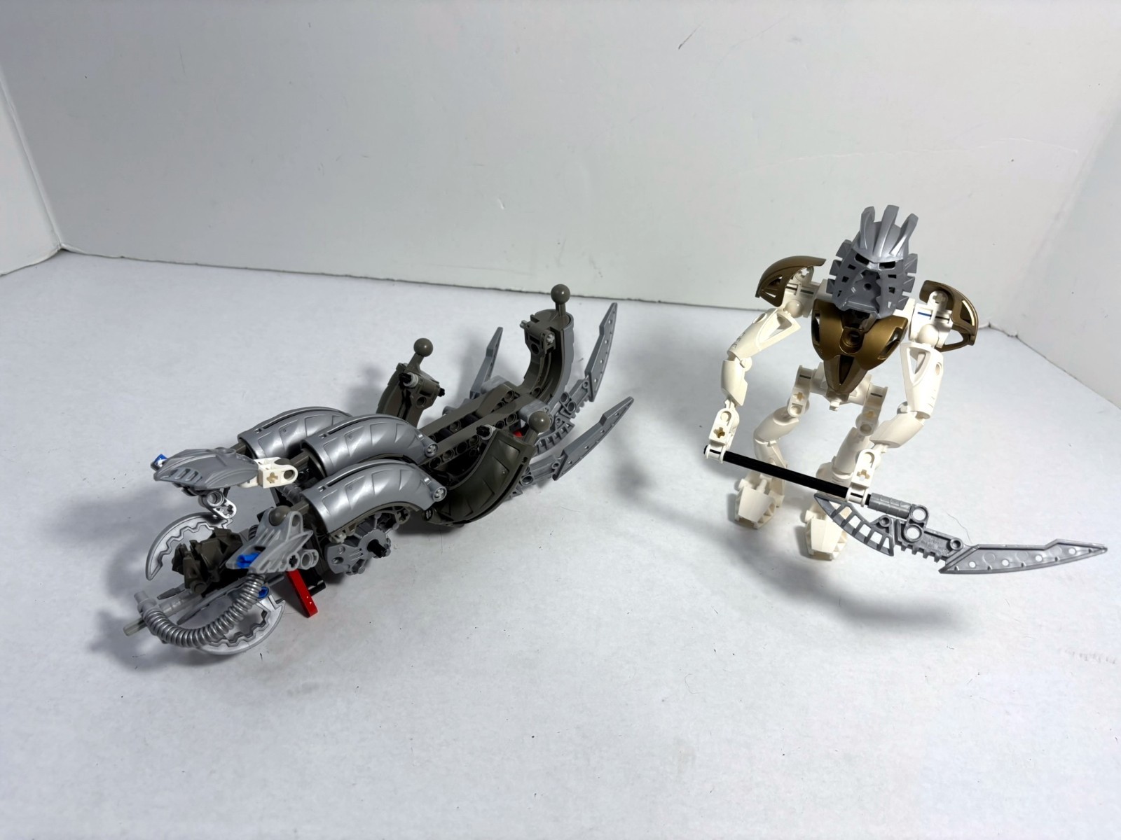LEGO Bionicle: Takanuva 8596 (2003) LEGO Bionicle: Takanuva 8596 (2003)