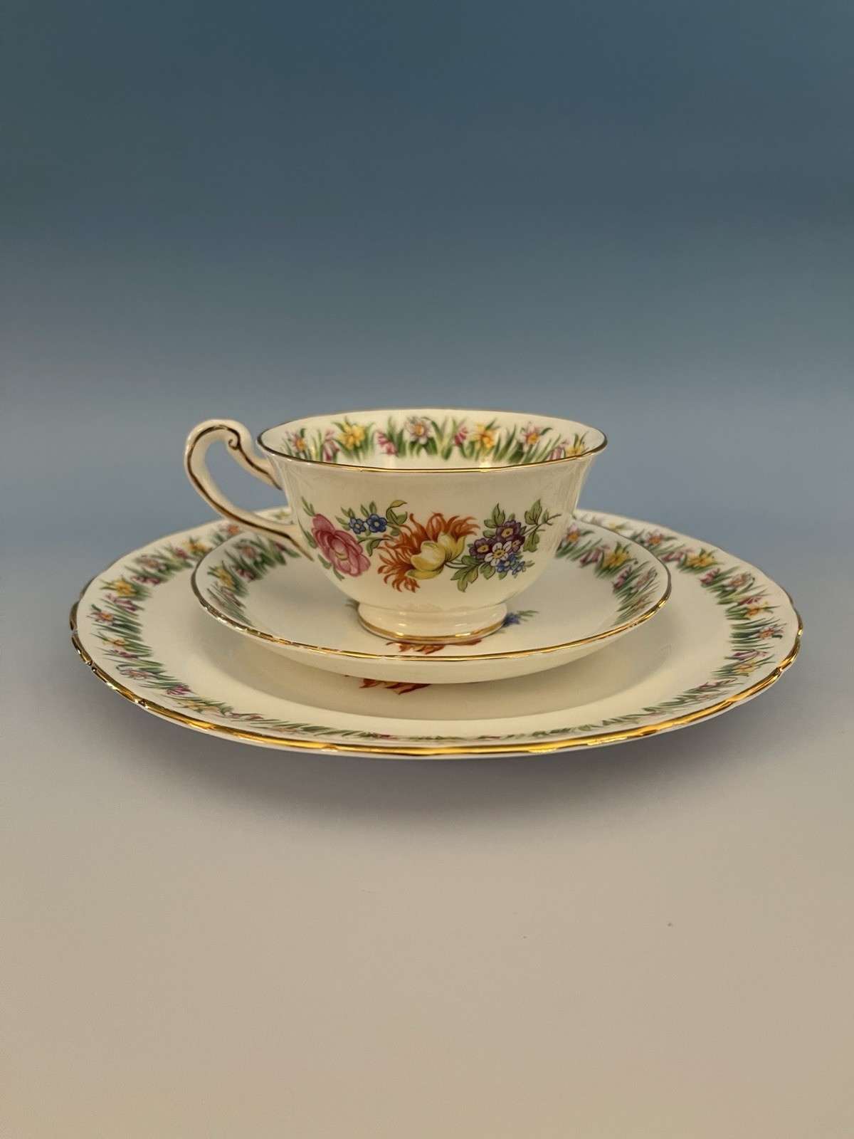 Royal Chelsea English Bone China Floral Tea Cup & Saucer Set Made in England Royal Chelsea English Bone China Floral Tea Cup & Saucer Set Made in England
