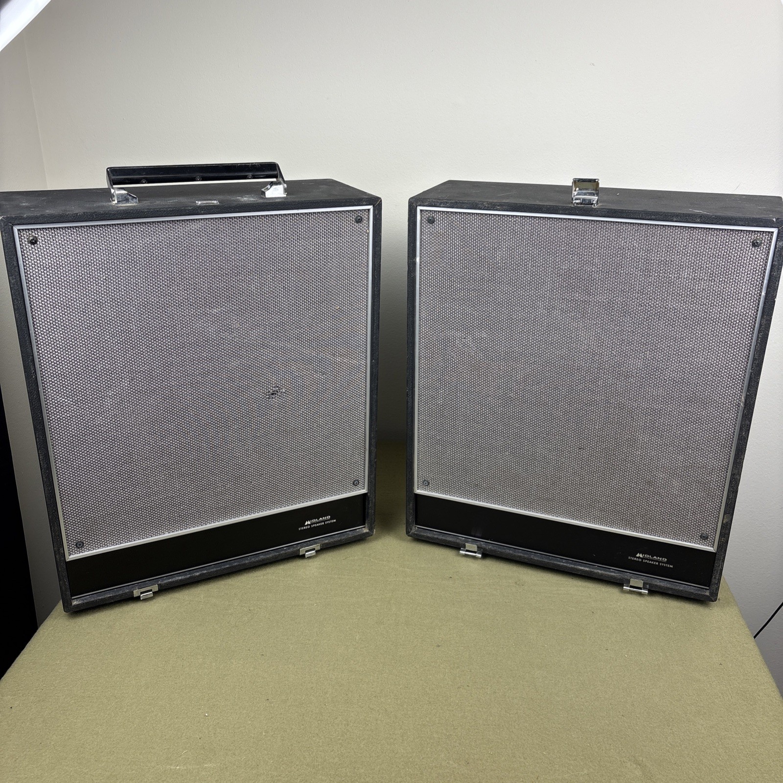 Vintage Midland International 2-Way Portable Speakers Pair 8 Vintage Midland International 2-Way Portable Speakers Pair 8