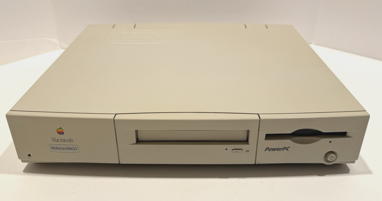 Vintage Apple Macintosh Performa 6116CD M1596 PowerPC Powers For Parts or Repair Vintage Apple Macintosh Performa 6116CD M1596 PowerPC Powers For Parts or Repair