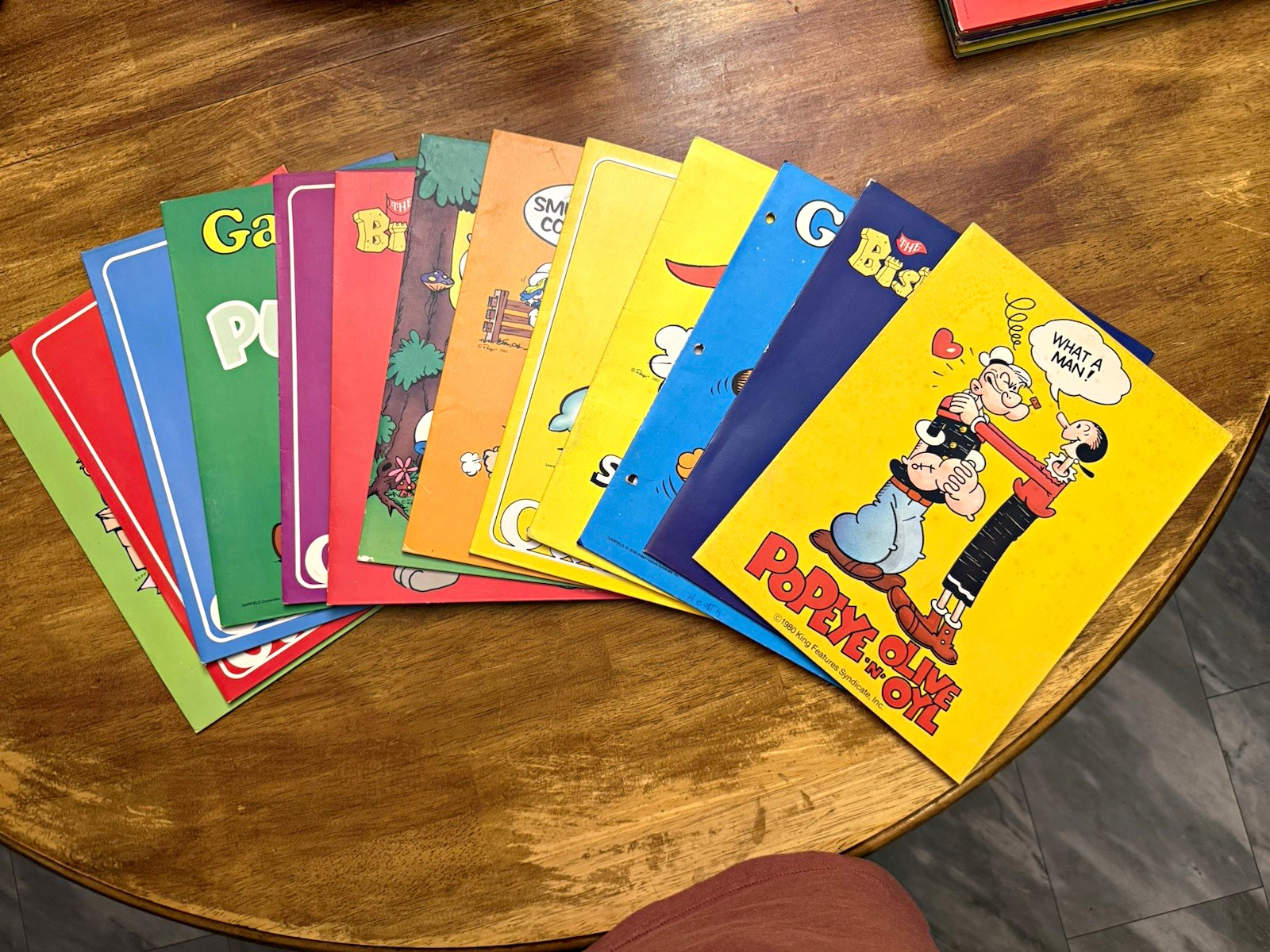Popeye and olive oyl , Garfield Smurfs The Biskitts Paper Folder Lot 1983 Popeye and olive oyl , Garfield Smurfs The Biskitts Paper Folder Lot 1983