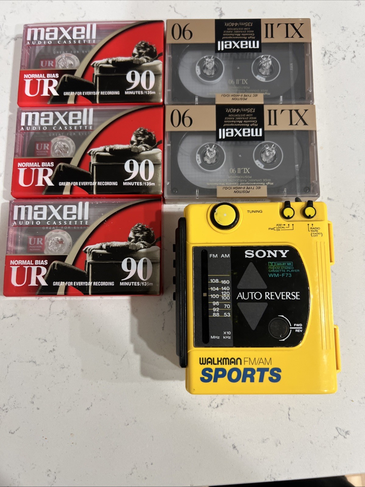 1986 Sony WM-F73 Sports Walkman AM/FM Auto Reverse + 5 New Maxell Tapes READ
