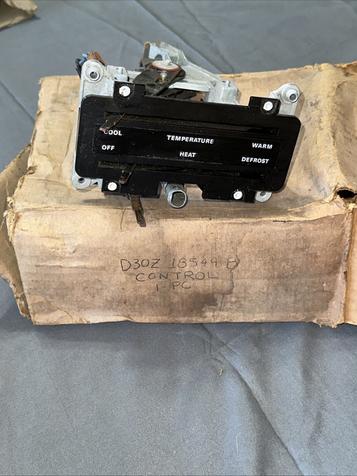 New OEM D3OZ18549B Ford 1973 - 1976 FORD GRAN TORINO RANCHERO HEATER CONTROL New OEM D3OZ18549B Ford 1973 - 1976 FORD GRAN TORINO RANCHERO HEATER CONTROL