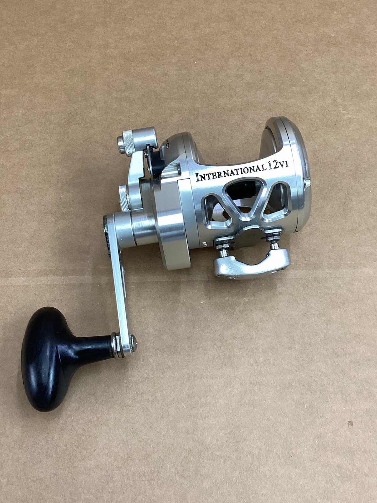 PENN INTERNATIONAL 12VI Silver SINGLE SPEED REELS SILVER
