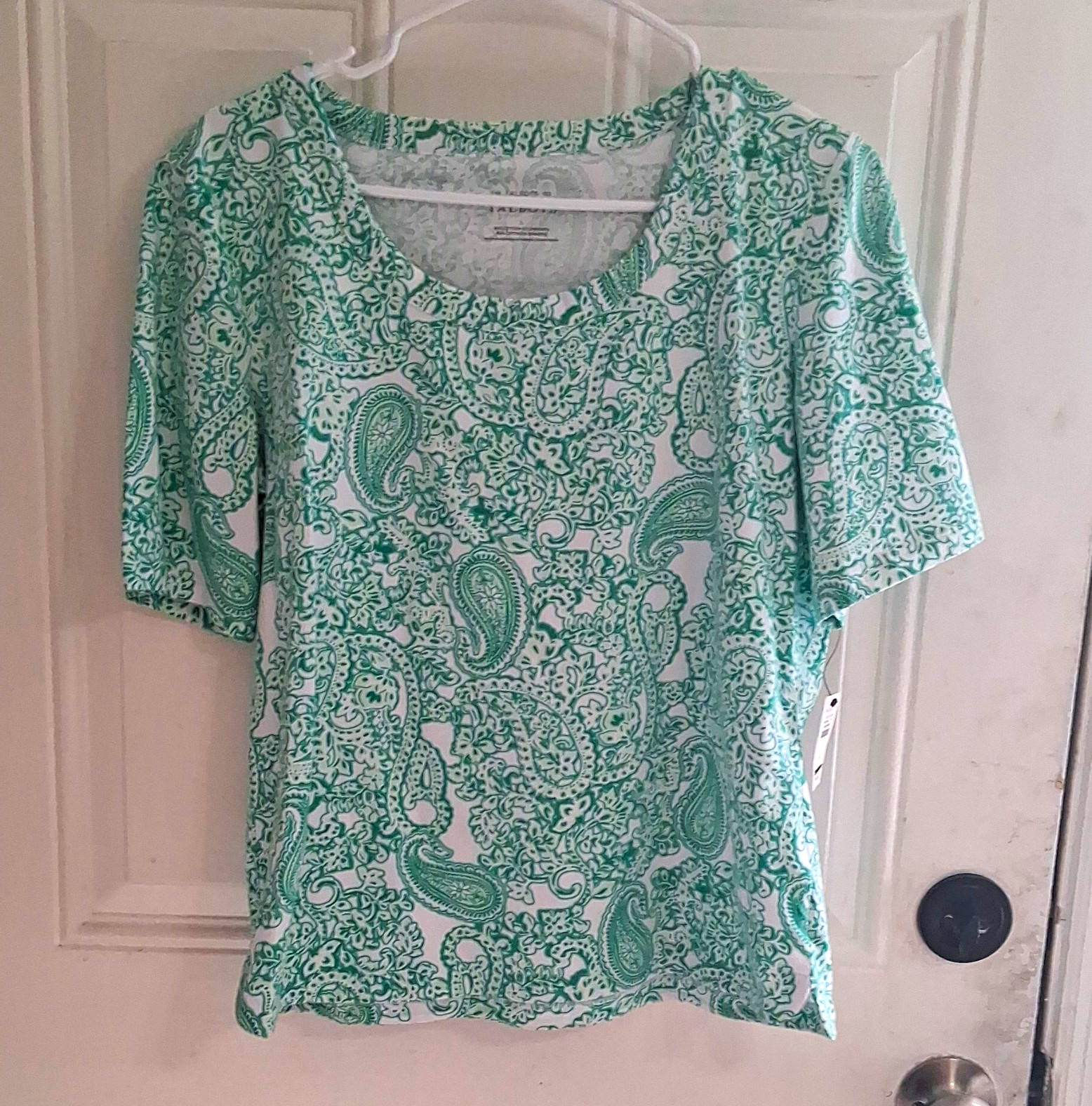 Talbots Women\'s L Green/White Paisley Scoop Neck Short Sleeve Knit Stretch Tee Talbots Women\'s L Green/White Paisley Scoop Neck Short Sleeve Knit Stretch Tee