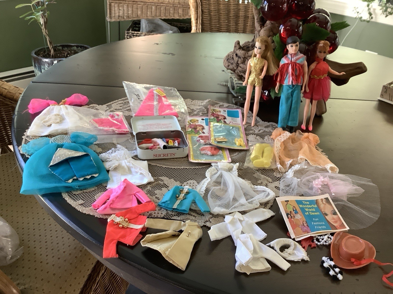 Vntg 1970’s Topper Dolls/3 And Assorted Outfits And Accessories Vntg 1970’s Topper Dolls/3 And Assorted Outfits And Accessories