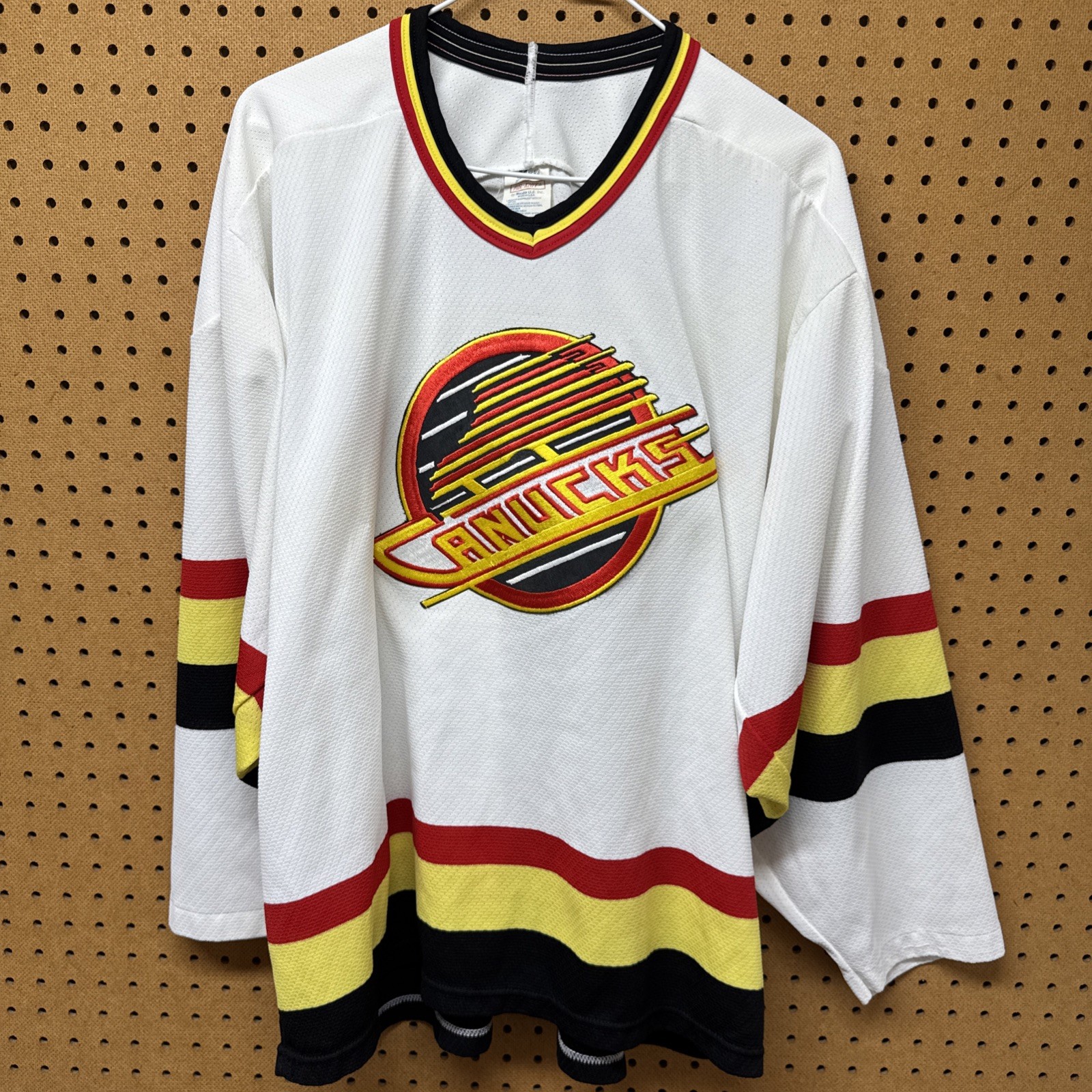 VINTAGE Vancouver Canucks Flying Skate Jersey Adult Large CCM Maska Air Knit NHL