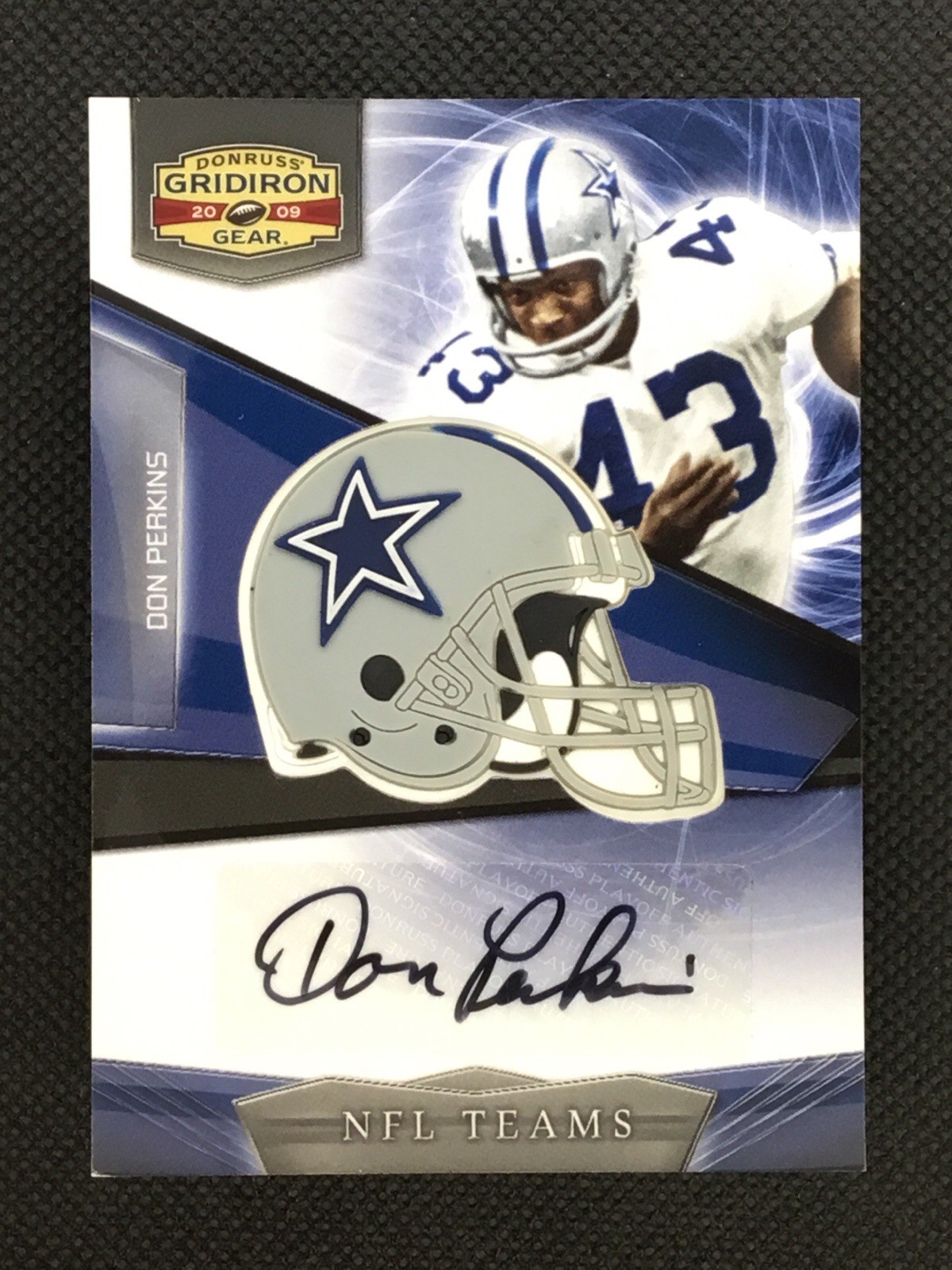 2009 Donruss Gridiron Gear #4 Don Perkins Dallas Cowboys HELMET AUTO 5/125 2009 Donruss Gridiron Gear #4 Don Perkins Dallas Cowboys HELMET AUTO 5/125