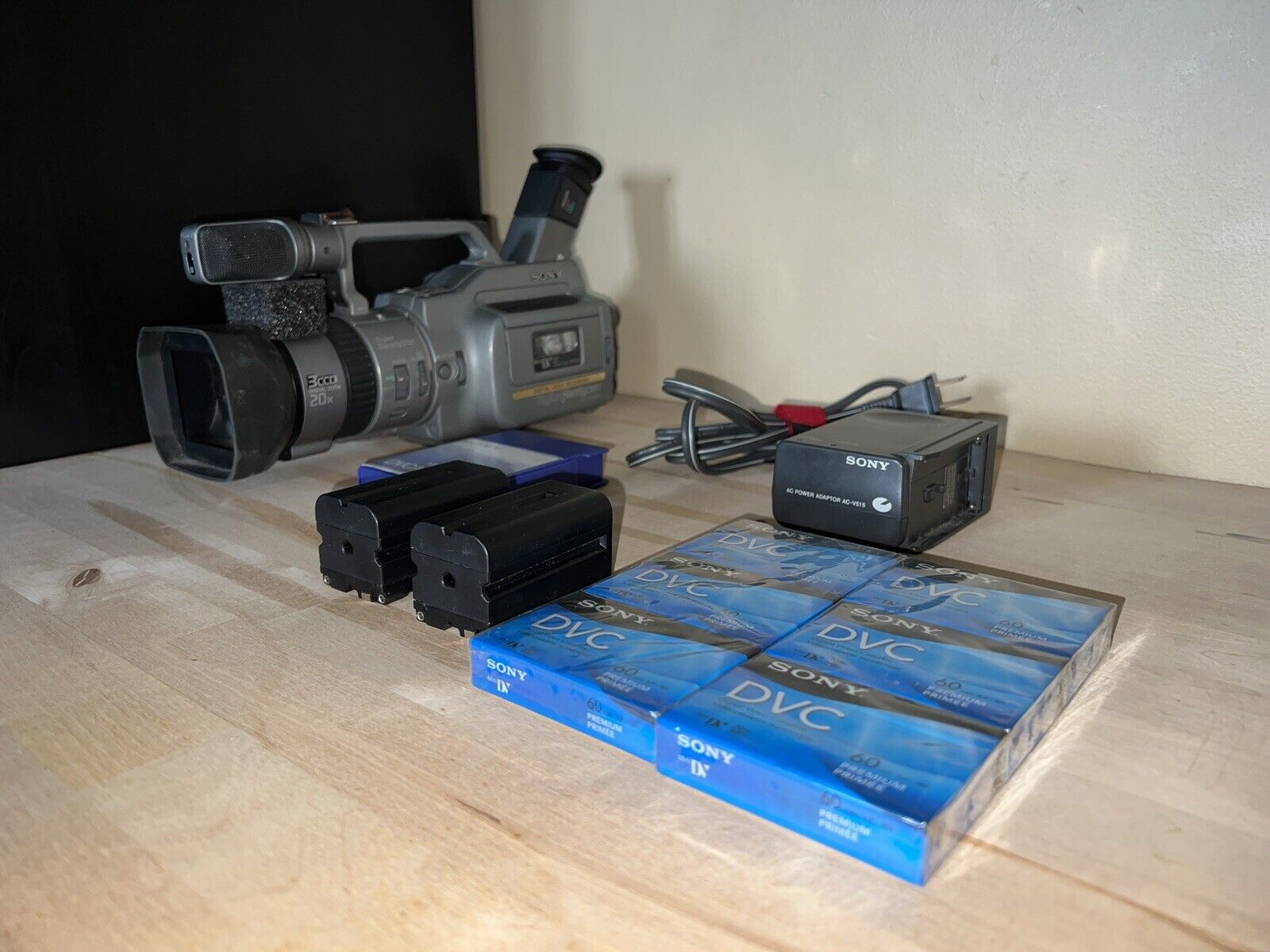 Sony DCR-VX1000 ENGLISH Camcorder 3CCD MiniDV Professional Video Camera