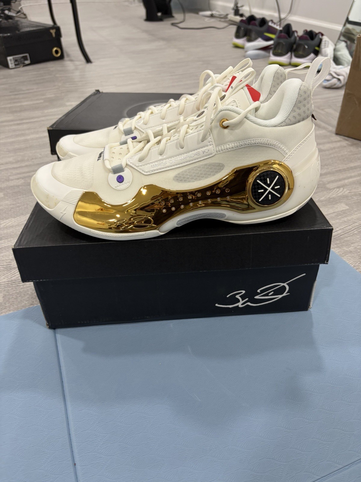Size 11-LiNing Way Of Wade 10 “HongKong Exclusive” Size 11-LiNing Way Of Wade 10 “HongKong Exclusive”
