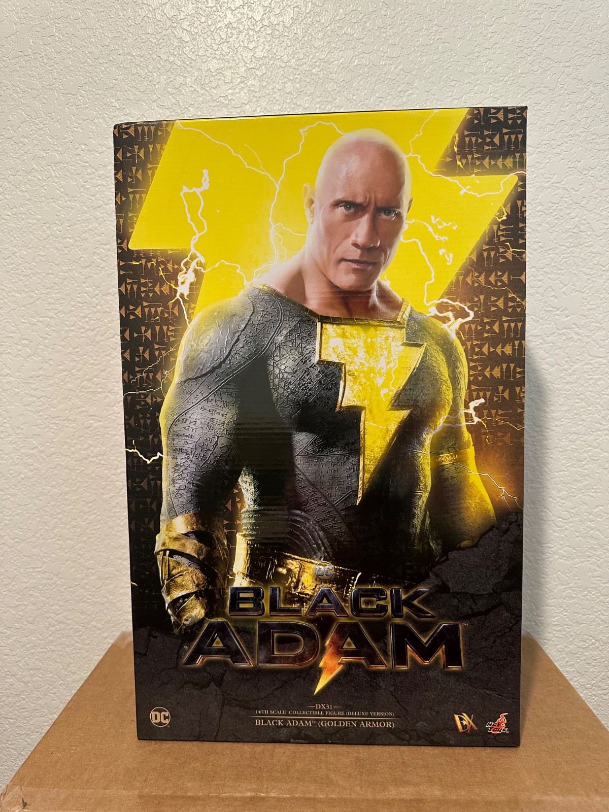 Hot Toys DX31 BLACK ADAM (Golden Armor) 1/6 Scale Figure Hot Toys DX31 BLACK ADAM (Golden Armor) 1/6 Scale Figure