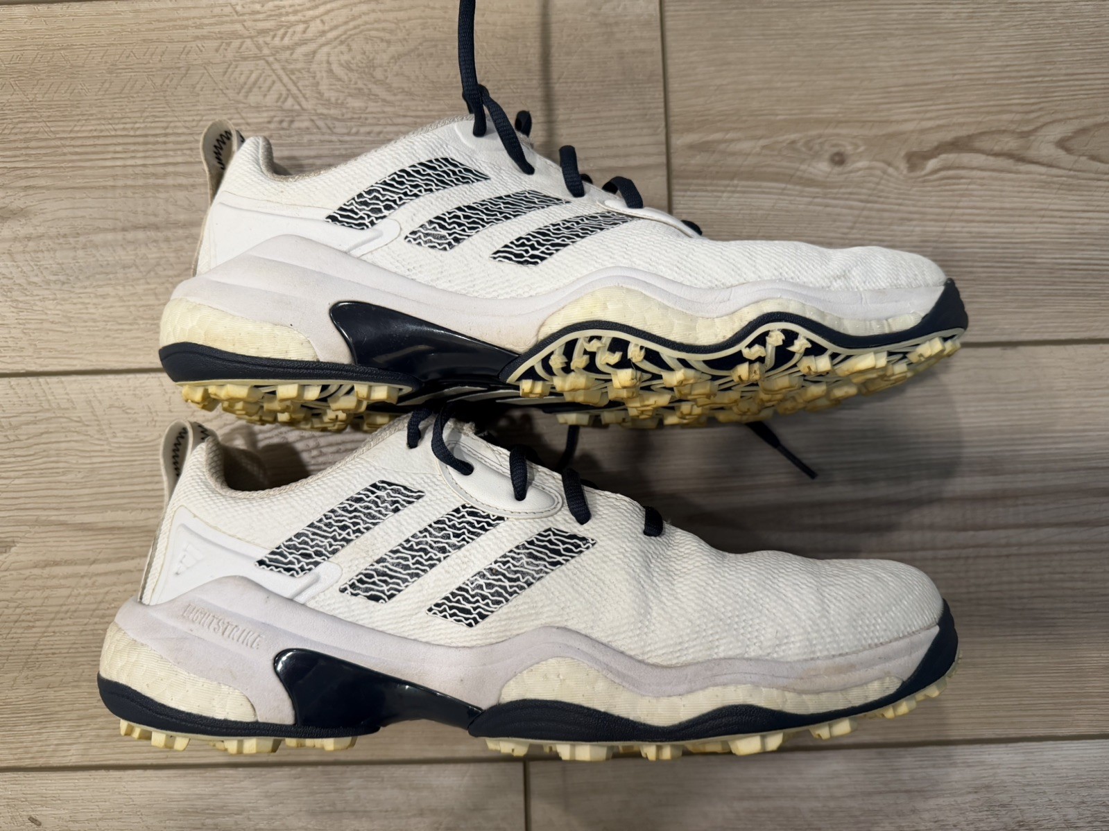 Adidas Mens Codechaos 25 Size 11 Golf Shoes White/Navy spikeless great condition Adidas Mens Codechaos 25 Size 11 Golf Shoes White/Navy spikeless great condition