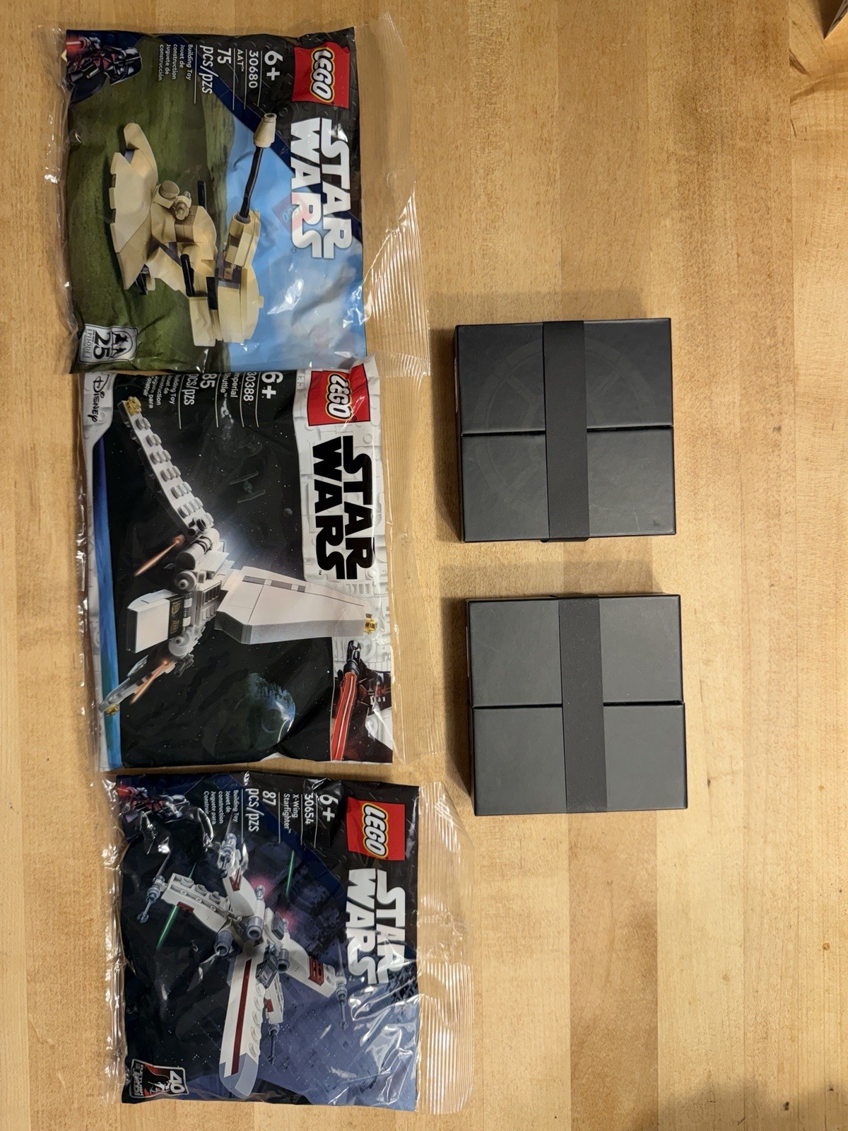 LOT - LEGO Star Wars: Star Wars Lot of Gift Sets Coin, Homestead, Xwing, Shuttle LOT - LEGO Star Wars: Star Wars Lot of Gift Sets Coin, Homestead, Xwing, Shuttle