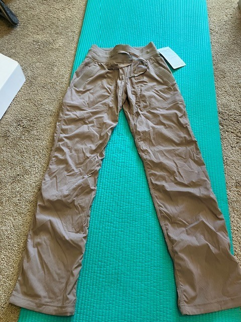 Lululemon NWT Dance Studio Mid-Rise Jogger Pants Taupetastic Size 2 Lululemon NWT Dance Studio Mid-Rise Jogger Pants Taupetastic Size 2