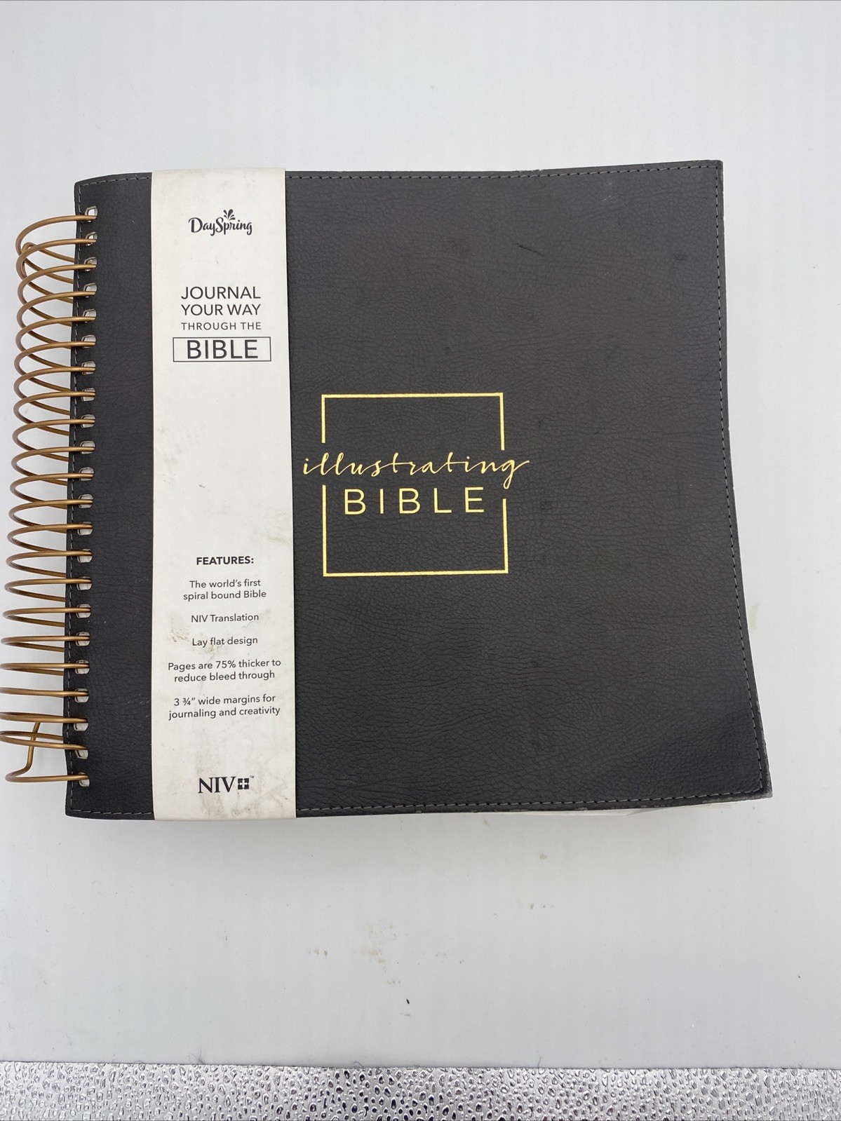 Illustrating Bible NIV Dark Grey by DaySpring B6 Great condition