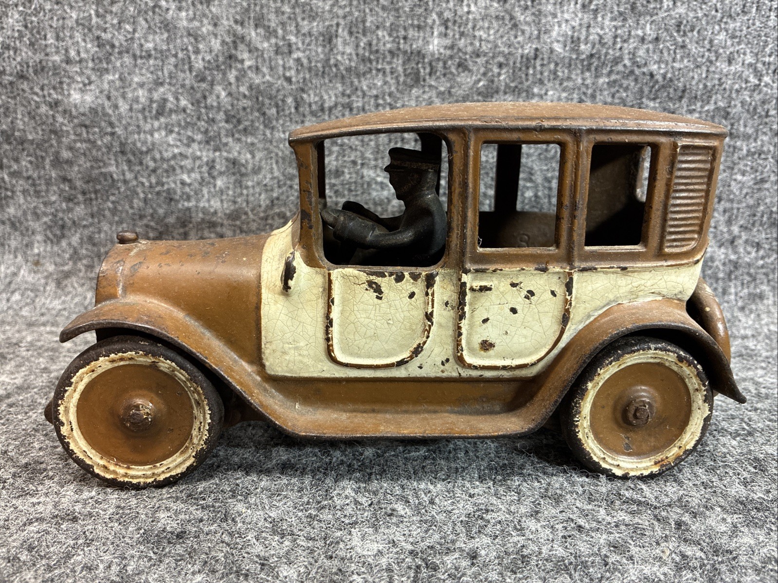 Arcade Vintage Cast Iron Brown Cab Taxi Chauffeur Toy Car w/ Driver Figure 1920s Arcade Vintage Cast Iron Brown Cab Taxi Chauffeur Toy Car w/ Driver Figure 1920s