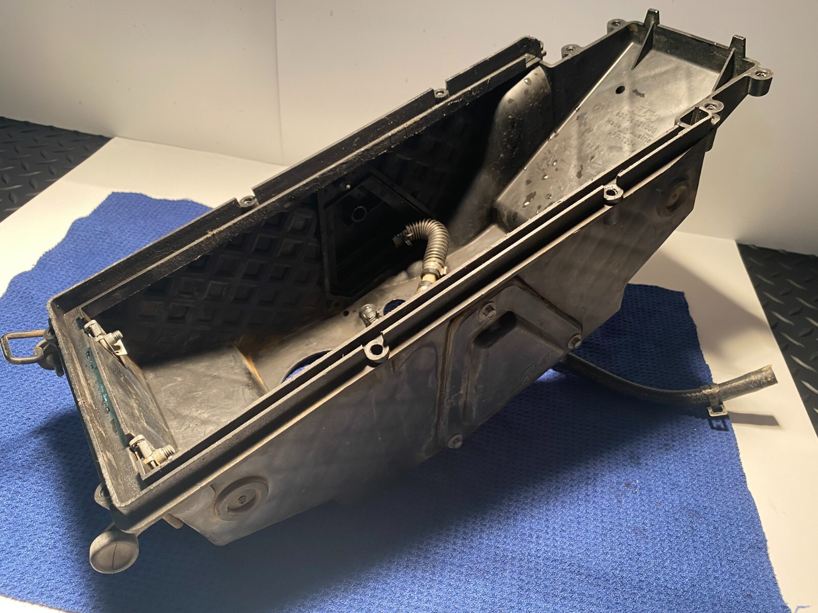 2005 KTM 950 KTM ADVENTURE FULL AIR HOUSING BOX ASSEMBLY OEM WITH FILTER BODY