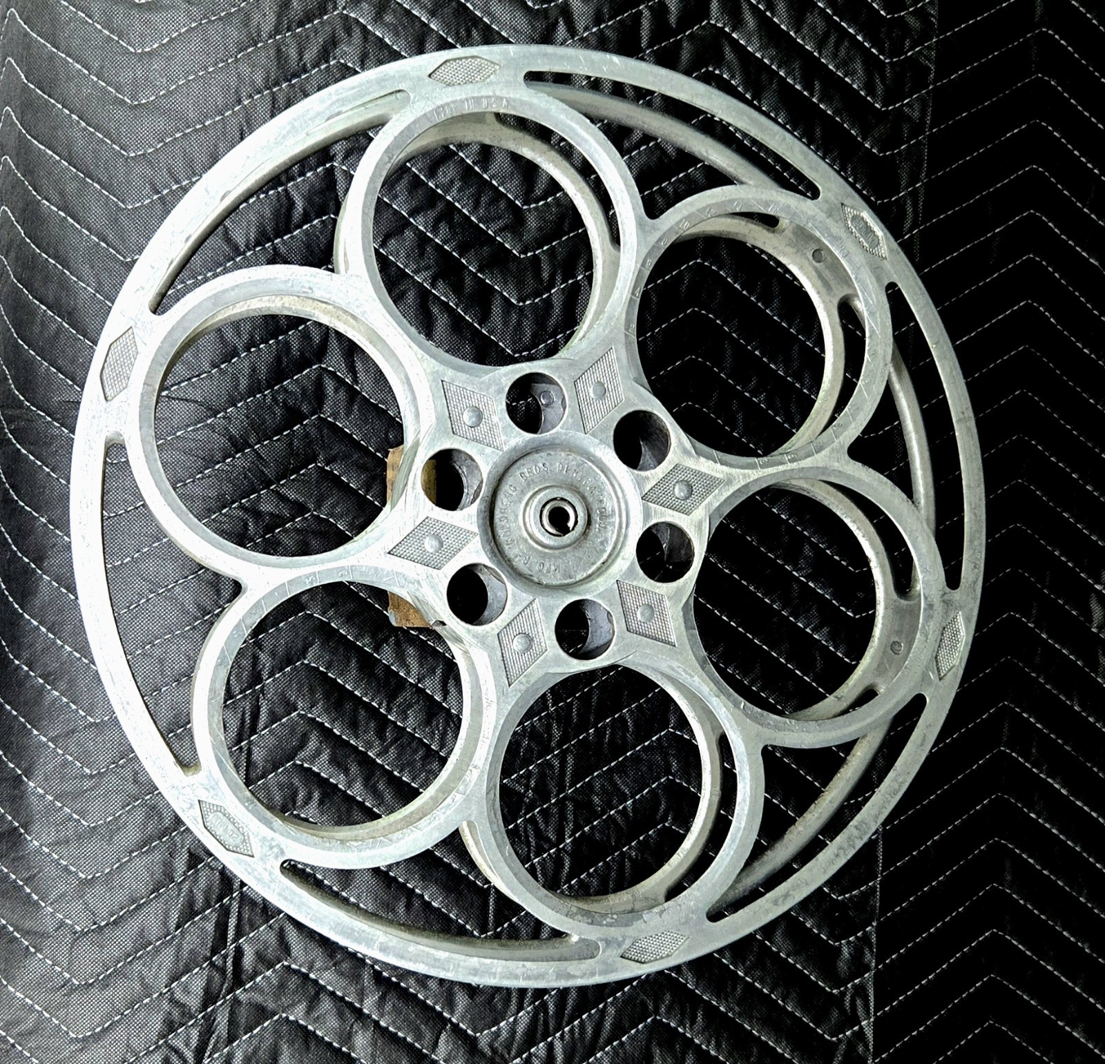 Vntg Goldberg Bros 35mm Cast Aluminum 6 Hole 2000\' House Reel -FREE SHIPPING Vntg Goldberg Bros 35mm Cast Aluminum 6 Hole 2000\' House Reel -FREE SHIPPING