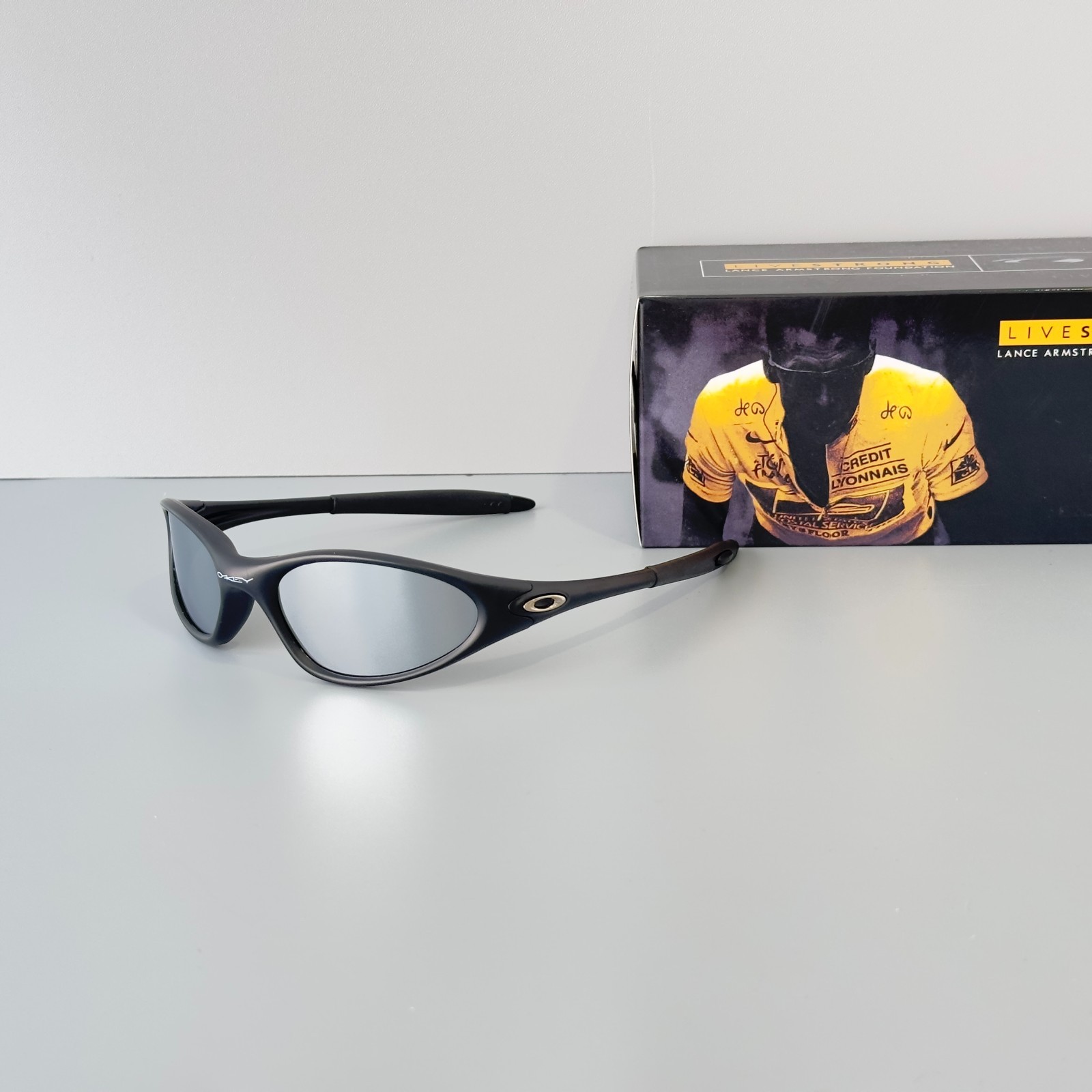 Oakley Minute Gen 1.0 Black Frame Silver Mirror Lens Y2K Sunglasses New
