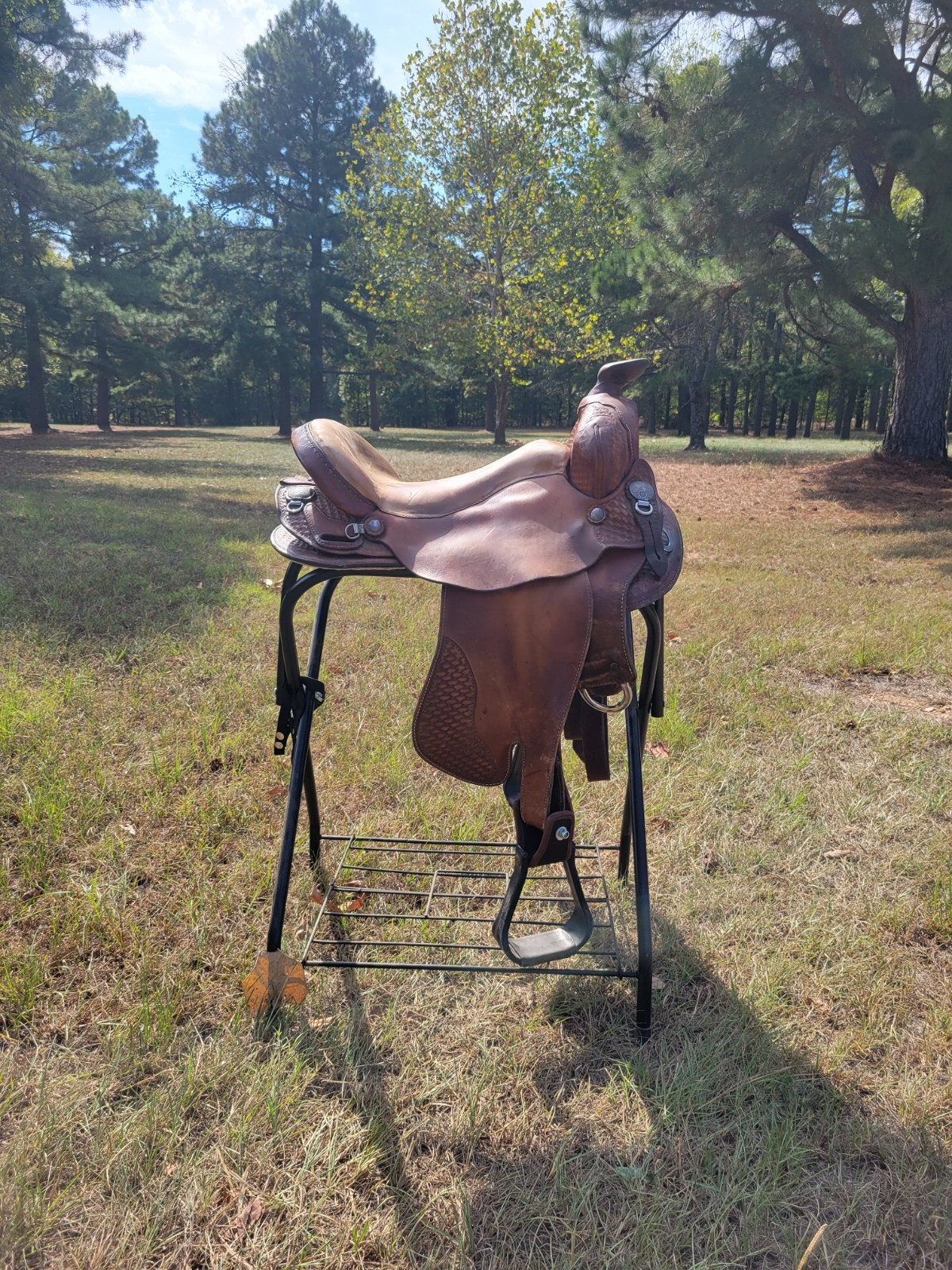 Western Leather Saddle Ortho Flex with a 15 inch seat Western Leather Saddle Ortho Flex with a 15 inch seat
