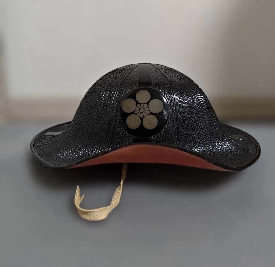 Vintage Japanese Samurai Jingasa Hat Maeda Clan Umebachi Crest ABS Resin 34cm