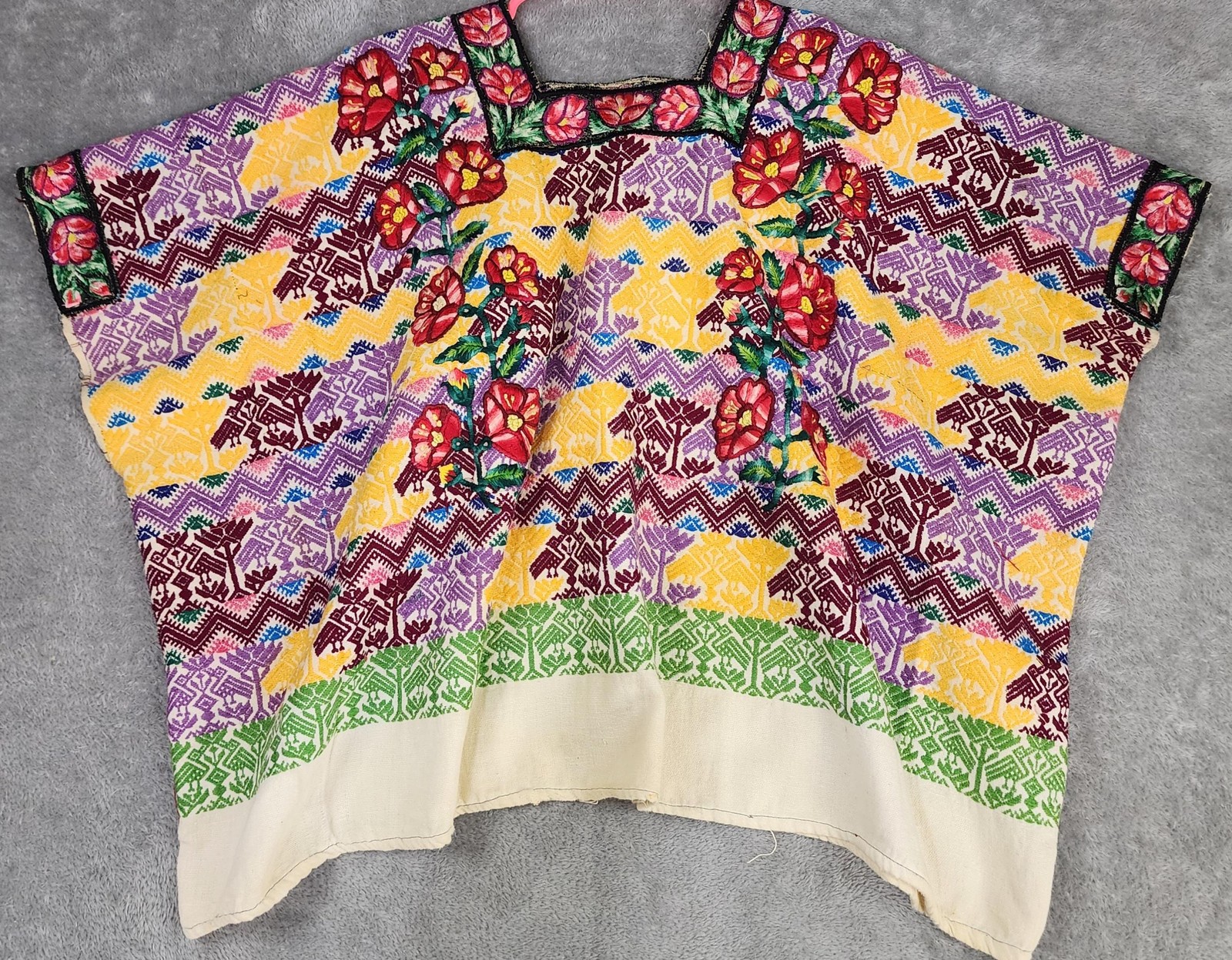 Guatemalan Huipil Poncho Womens One Size Embroidered Floral Boho 80s Vintage Top