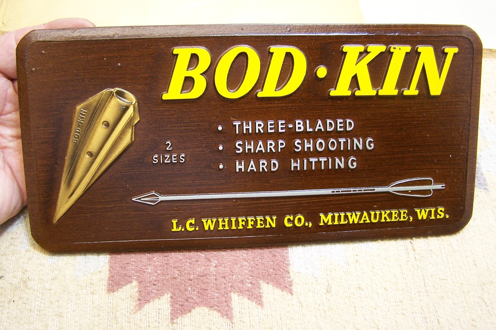 VINTAGE BOD-KIN BROADHEAD ARROW HEAD COUNTER SIGN PLAQUE WIFFEN MILWAUKEE WIS.