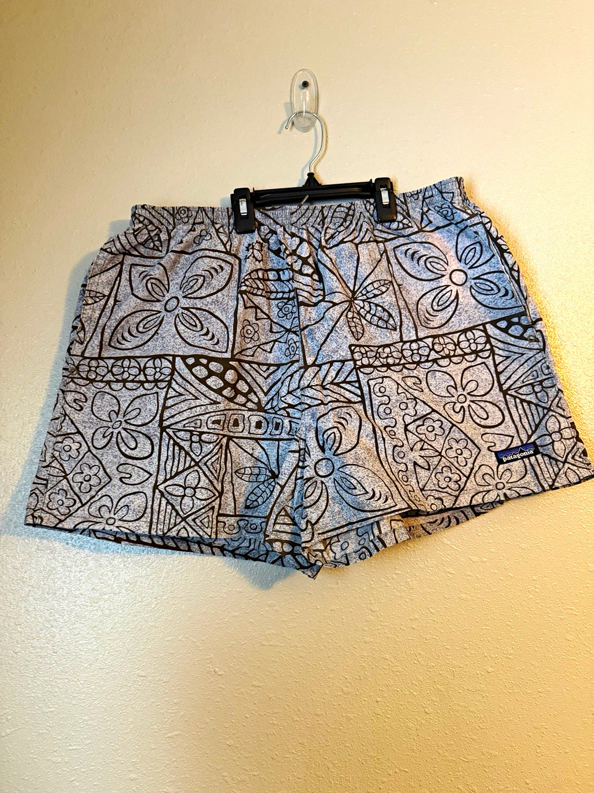 Vintage Patagonia Men\'s Gray/Black Floral Print Baggies XL Elastic Waist