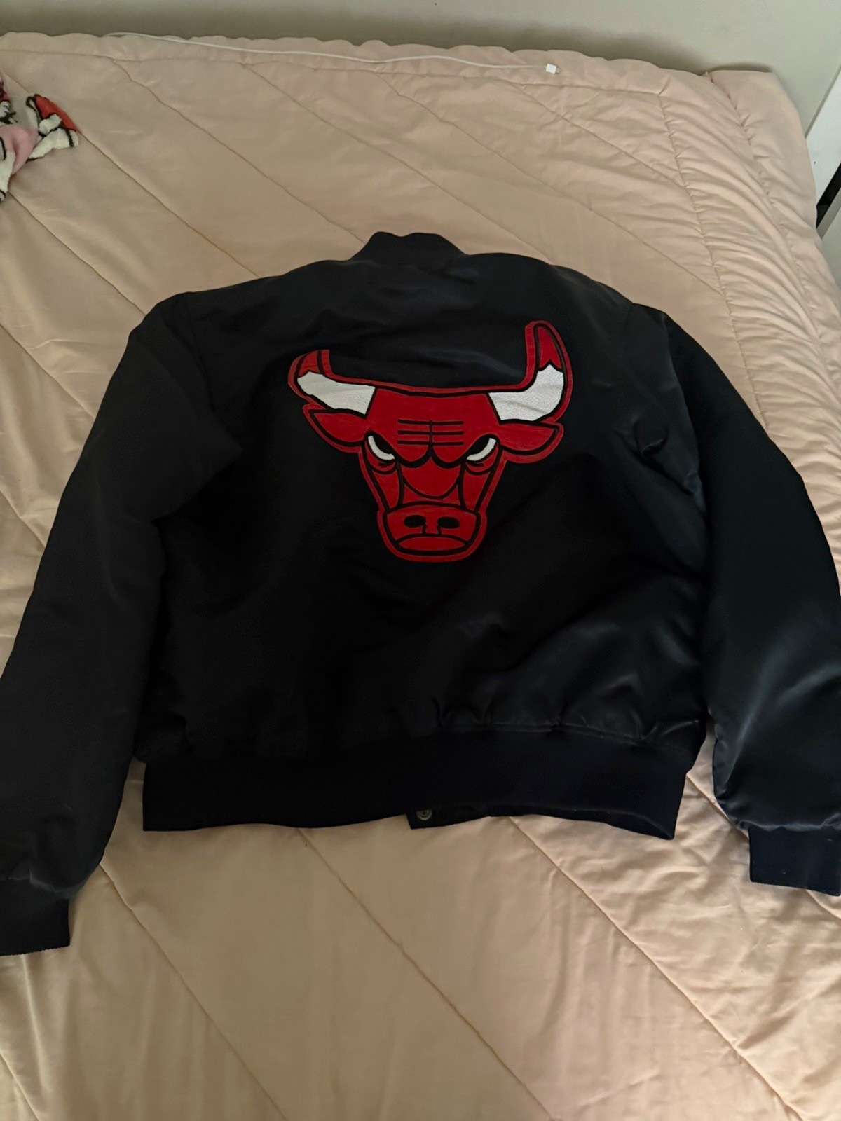 Vintage Starter Chicago Bulls NBA Black Satin Quilted Lined Snap Button Jacket Vintage Starter Chicago Bulls NBA Black Satin Quilted Lined Snap Button Jacket