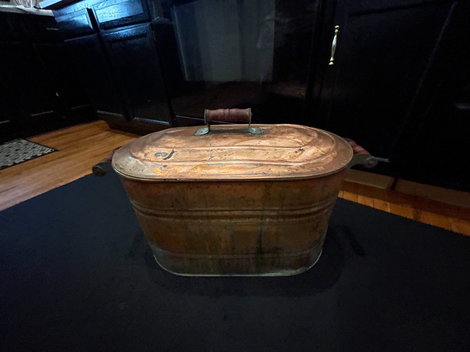 Antique Copper Wash Boiler w/ Lid & WoodHandles – 23